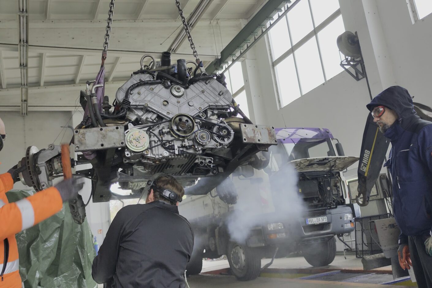 Motorreinigung mit Trockeneis in der Werkstatt